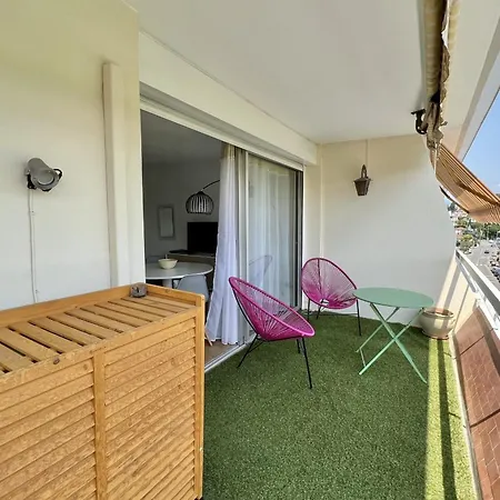 Bright Just Outside Cannes Appartement Le Cannet