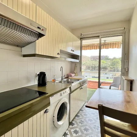 Bright Just Outside Cannes 公寓 *