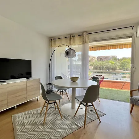 Bright Just Outside Cannes 公寓 *